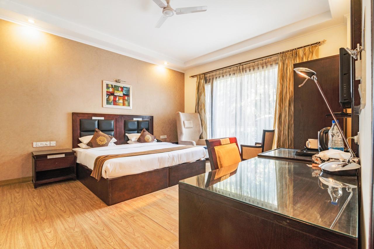 Royal Residence Mg Road 구르가온 외부 사진