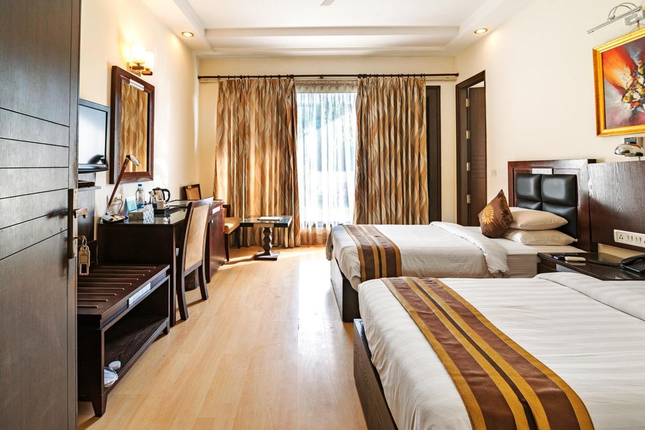 Royal Residence Mg Road 구르가온 외부 사진