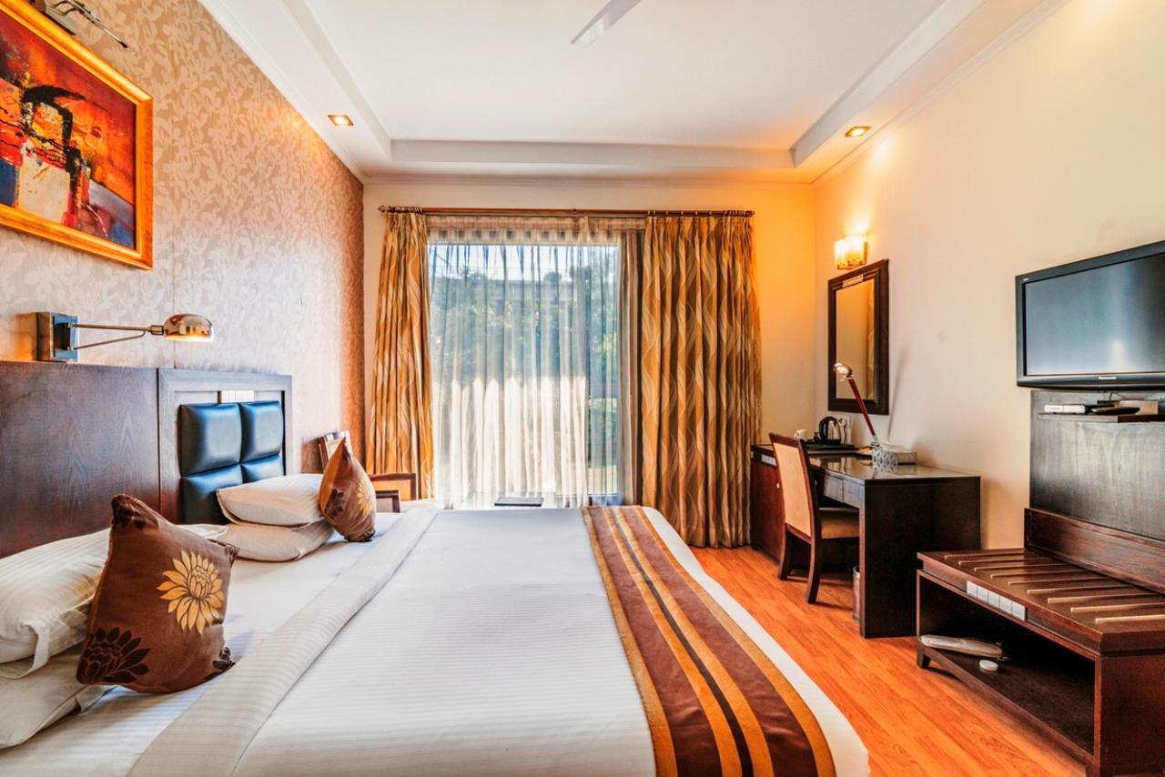 Royal Residence Mg Road 구르가온 외부 사진