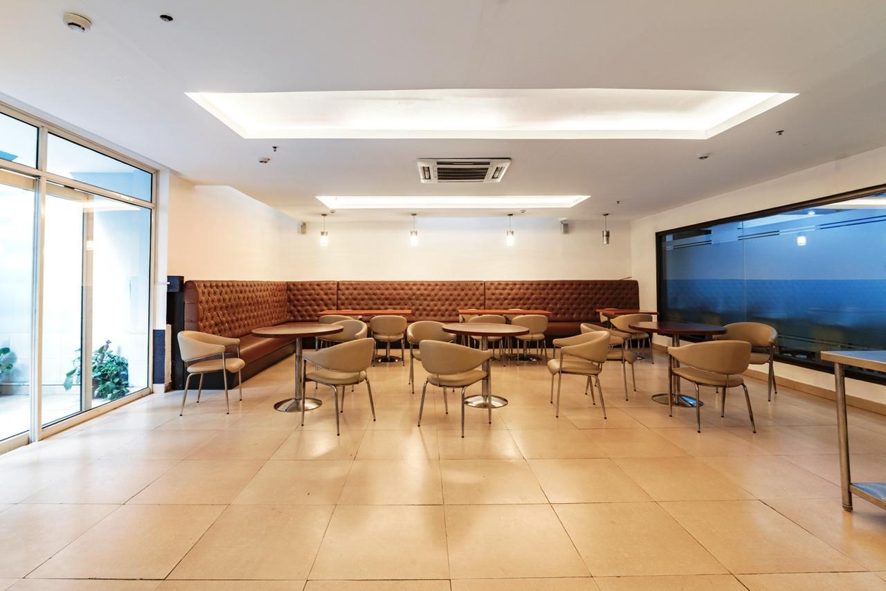 Royal Residence Mg Road 구르가온 외부 사진