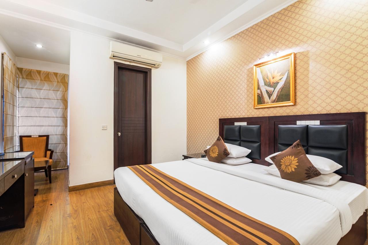 Royal Residence Mg Road 구르가온 외부 사진
