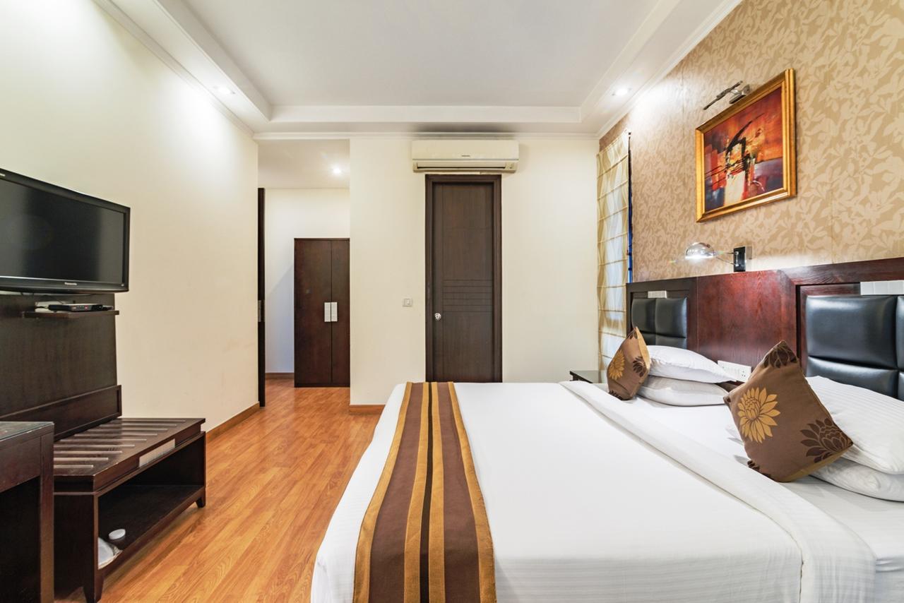 Royal Residence Mg Road 구르가온 외부 사진