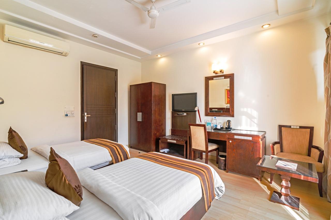 Royal Residence Mg Road 구르가온 외부 사진