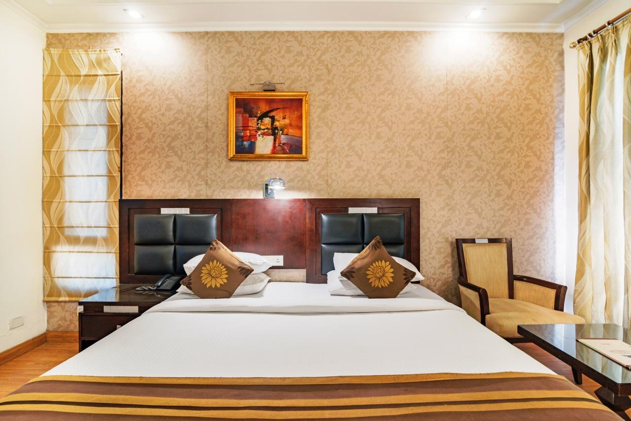 Royal Residence Mg Road 구르가온 외부 사진
