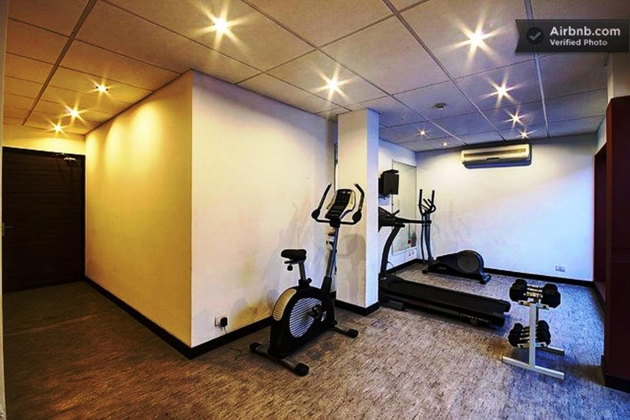 Royal Residence Mg Road 구르가온 외부 사진