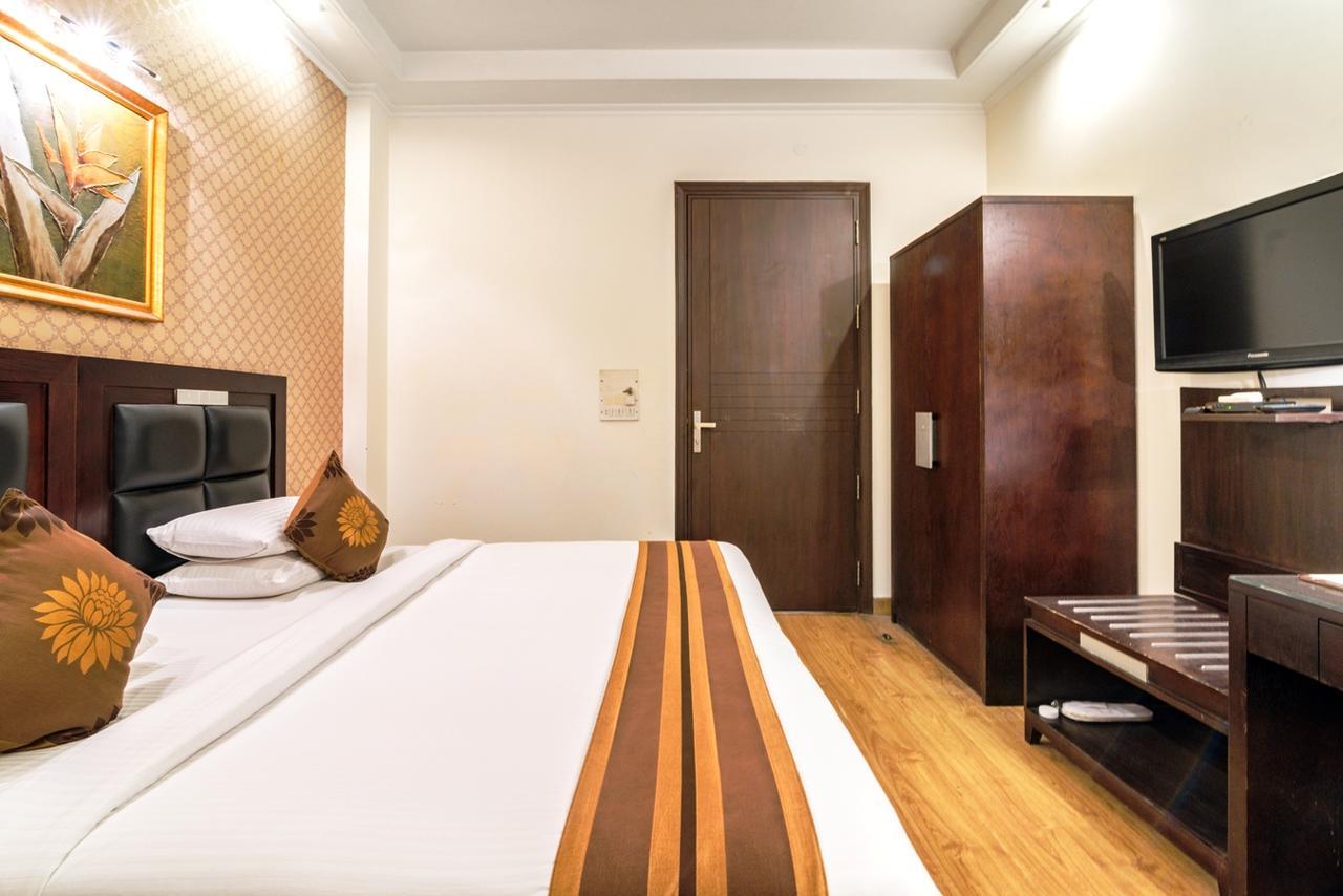 Royal Residence Mg Road 구르가온 외부 사진