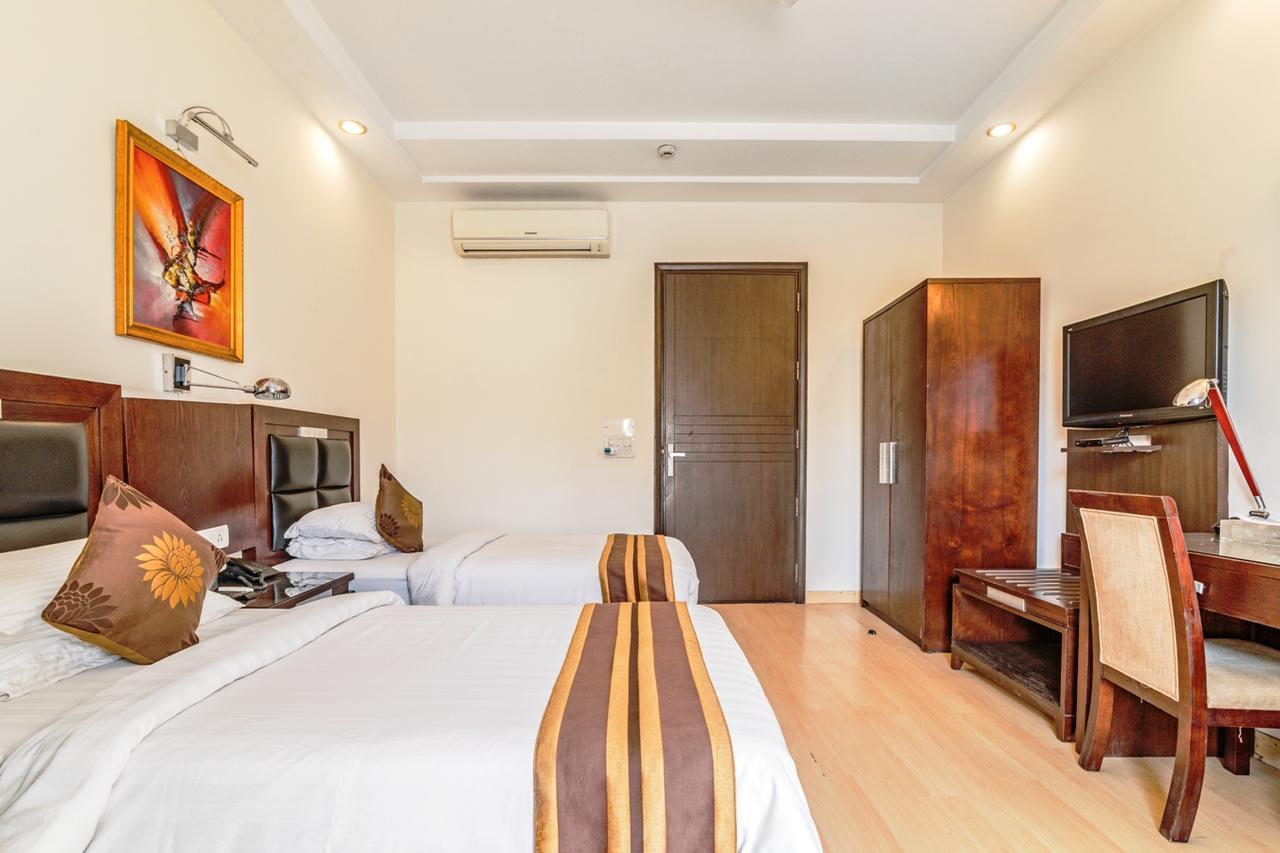 Royal Residence Mg Road 구르가온 외부 사진