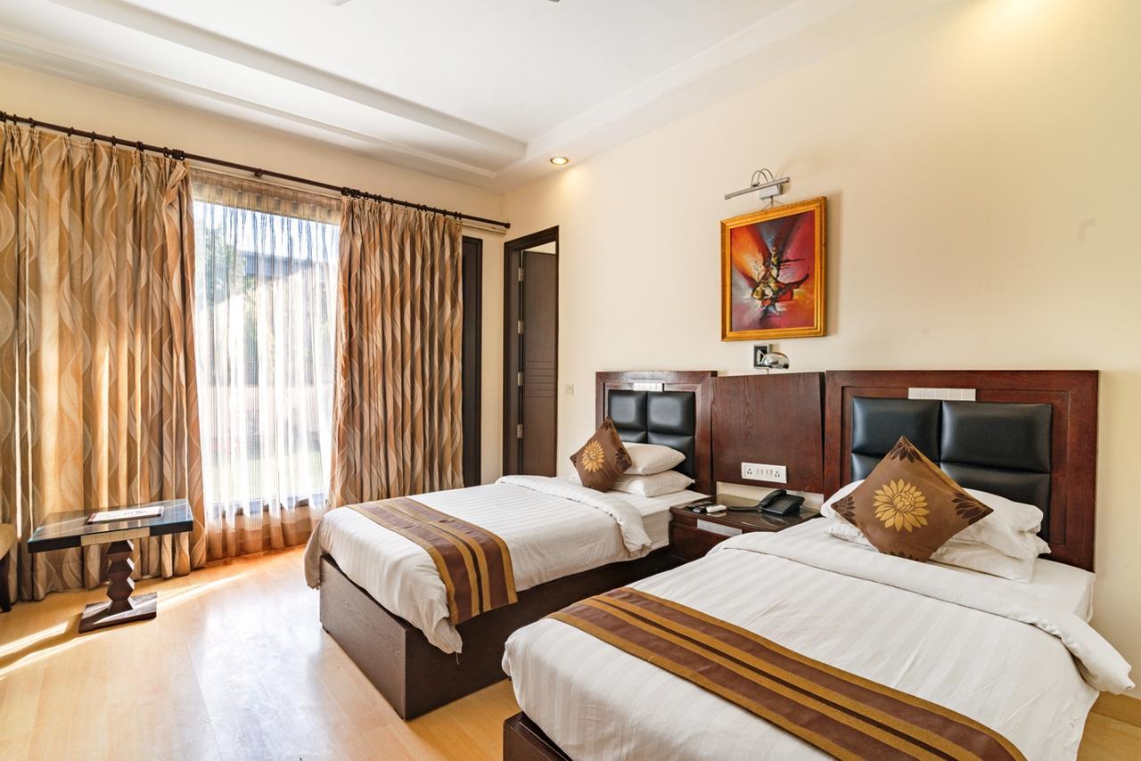 Royal Residence Mg Road 구르가온 외부 사진