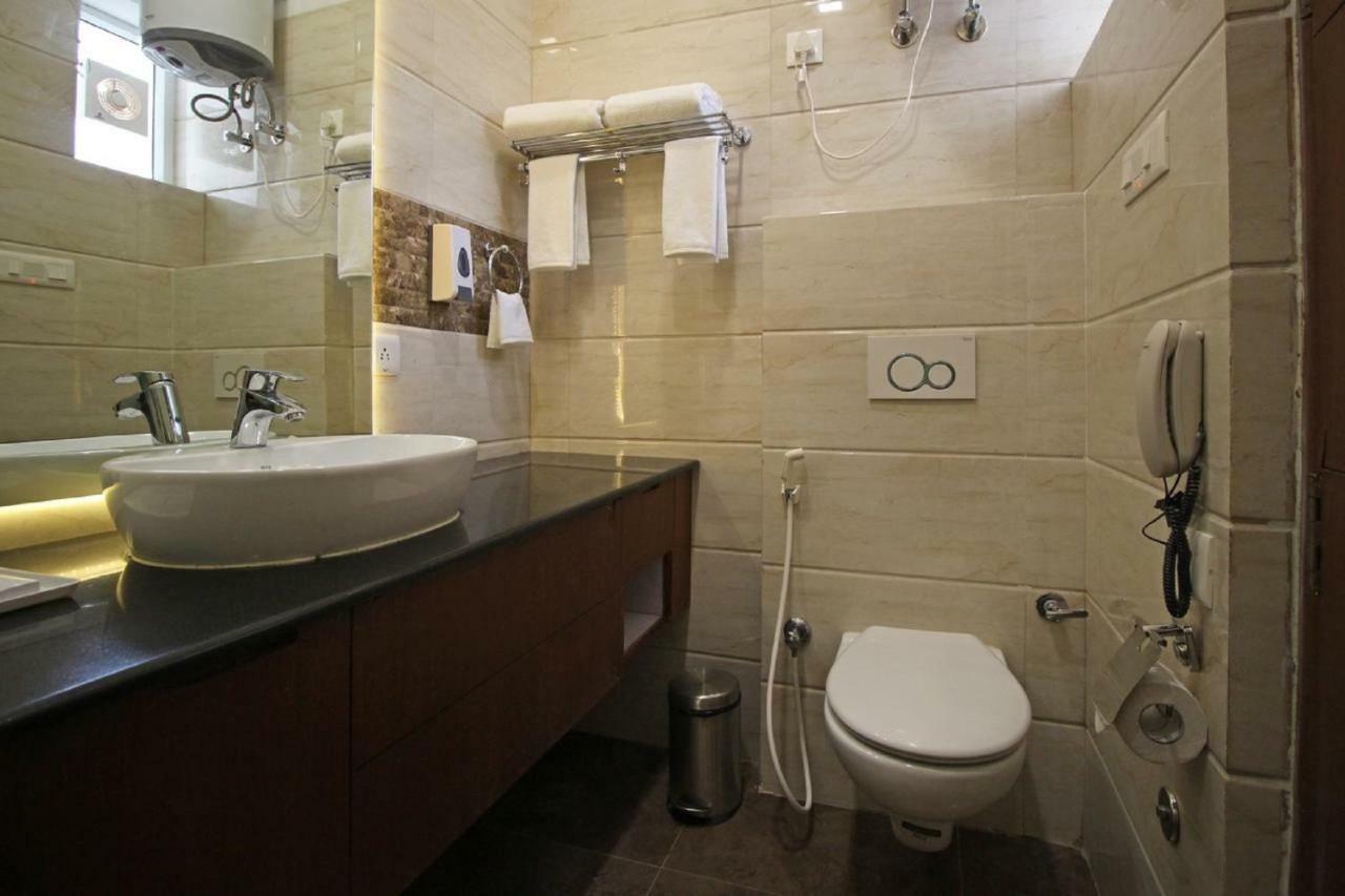 Royal Residence Mg Road 구르가온 외부 사진
